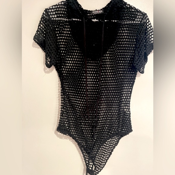 NWOT - FASHION NOVA Black Fishnet Hoddie Bodysuit L - Picture 2 of 3